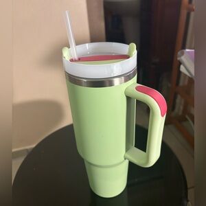 Stanley alike green tumbler